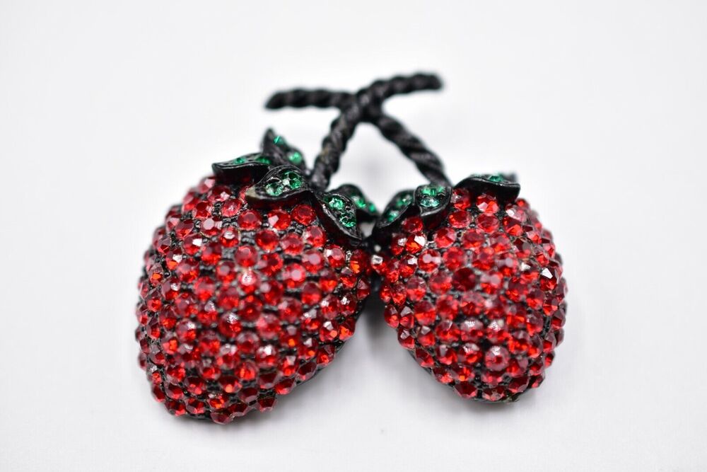 Weiss Vintage Strawberry Pin Brooch Rhinestone Crystal Red Fruit Signed 80s Bin7